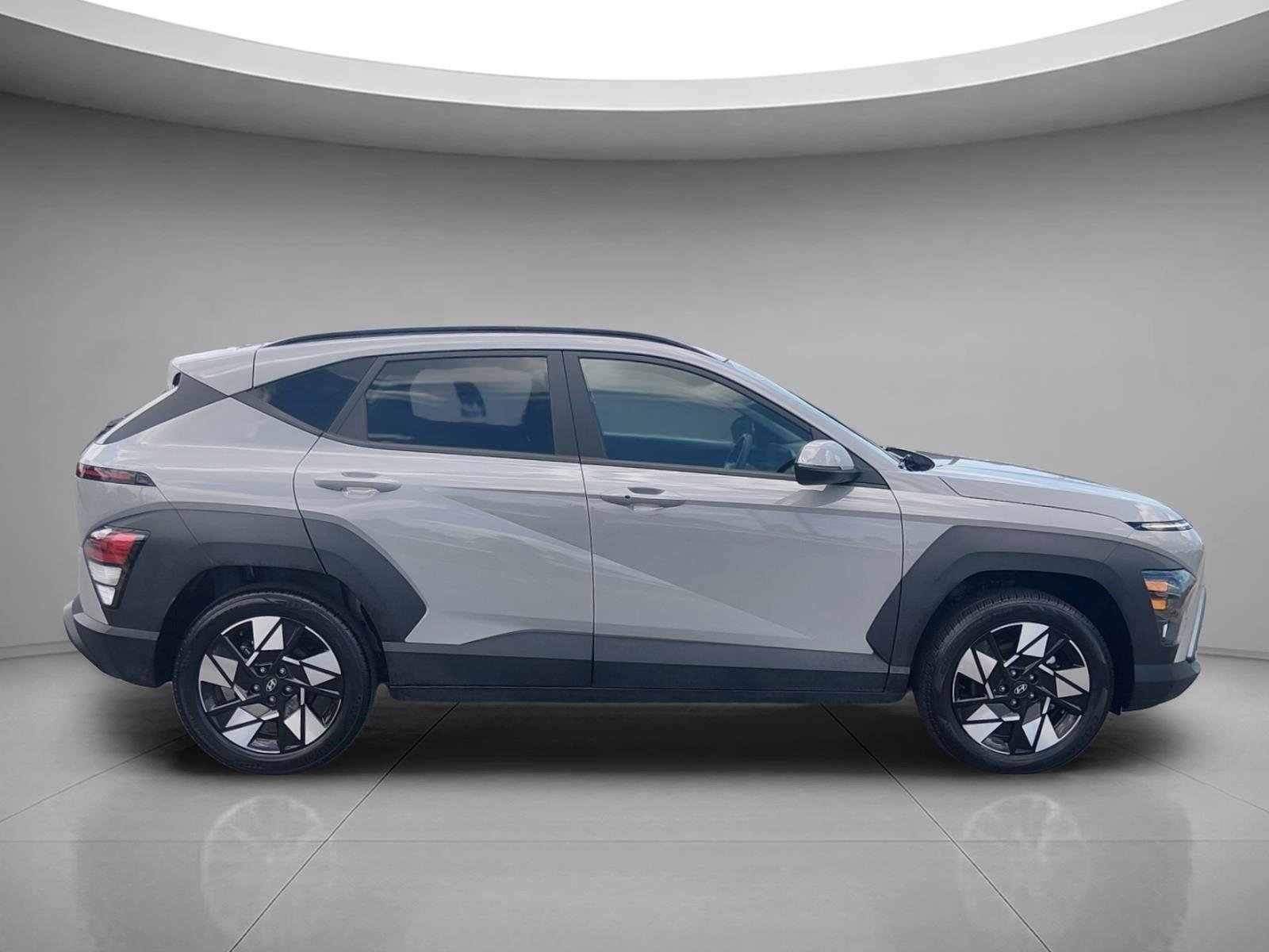 Used 2025 Cyber Gray Metallic Hyundai SEL image 6