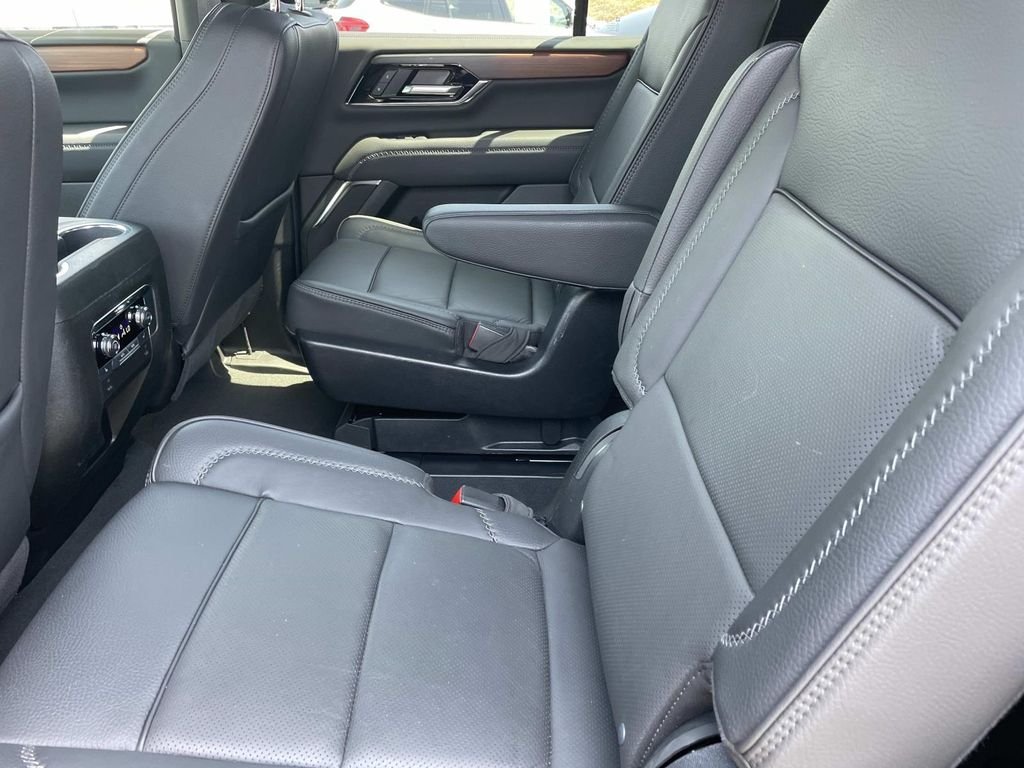 2025 GMC Yukon Denali - Photo 26