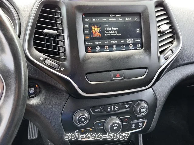 Used 2019 Gray Jeep Latitude Plus image 17