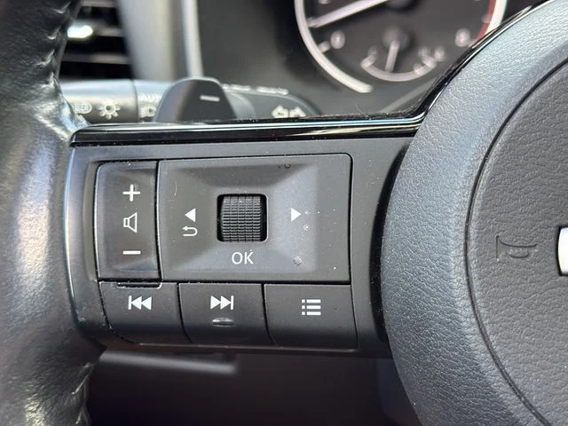 Used 2022 Blue Nissan SV image 17