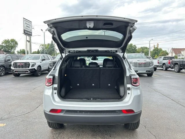 Used 2025 Silver Jeep Latitude image 10