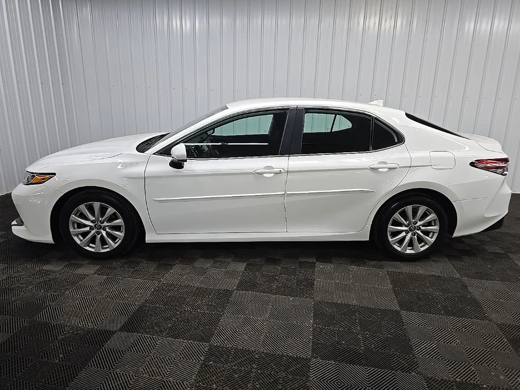 Used 2020 White Toyota LE image 5