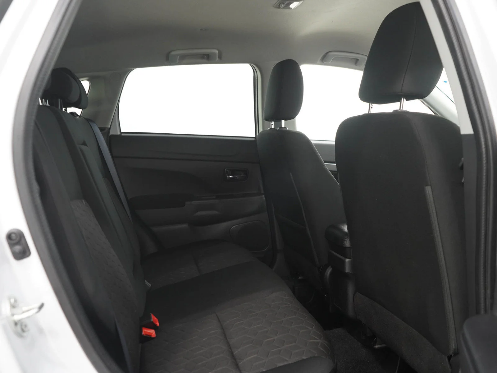 Used 2025 White Mitsubishi S image 12