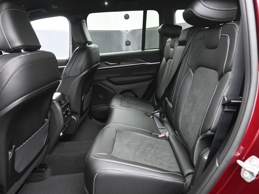 New 2026 Velvet Red Pearl-Coat Exterior Paint Jeep Laredo Altitude image 12