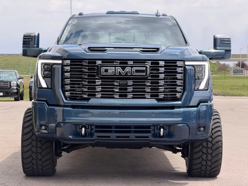 Used 2025 Blue GMC Denali Ultimate image 6