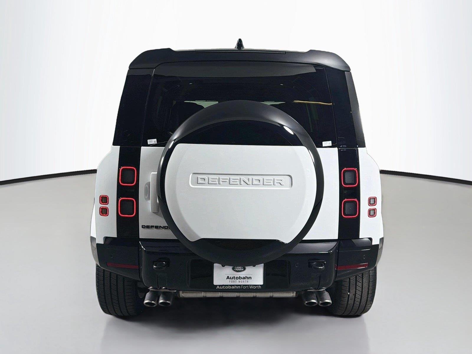 2026 Land Rover Defender V8 - Photo 6