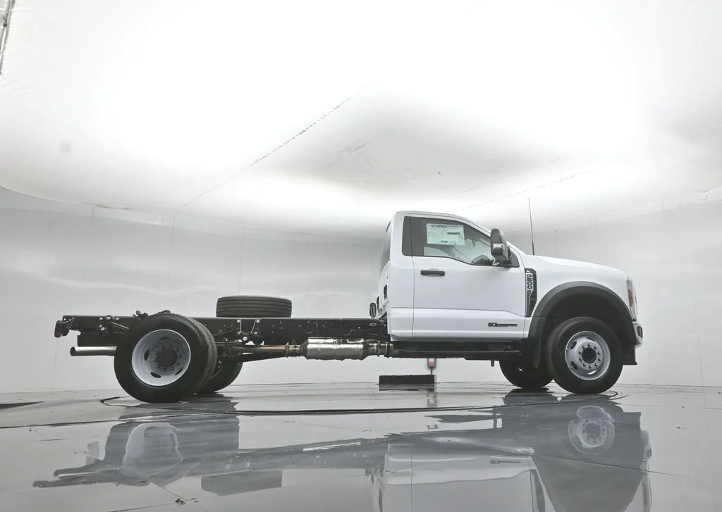 New 2026 Oxford White Ford XL image 7