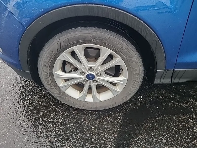 Used 2017 Blue Ford SE image 10