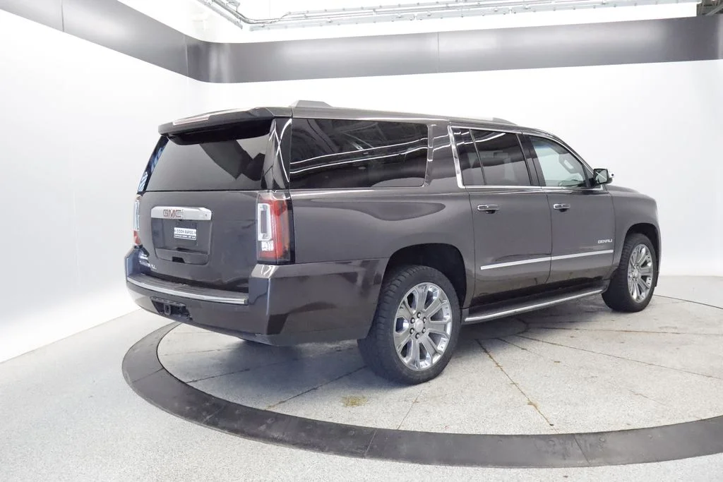 Used 2016 Silver GMC Denali image 6