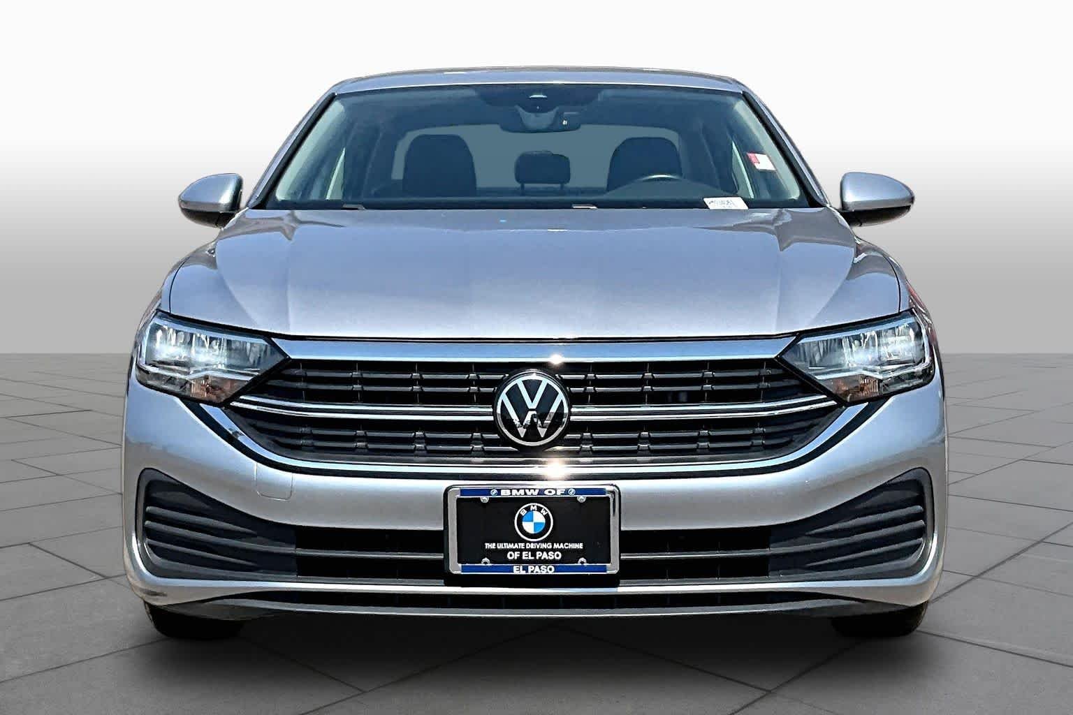 Used 2024 Deep Black Pearl Volkswagen SE image 3
