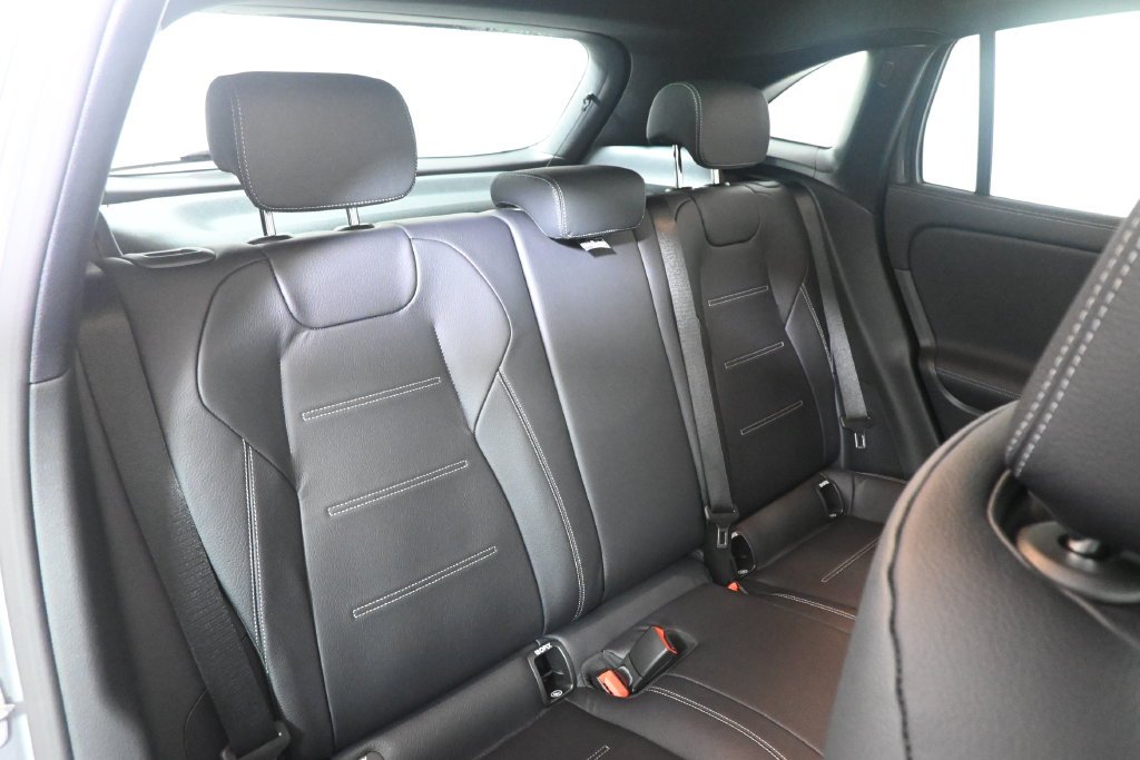 Used 2026 Mountain Grey Metallic Mercedes-Benz GLA 250 image 33