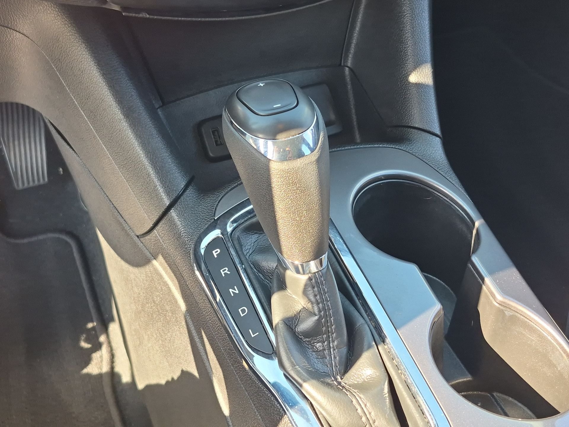 Used 2019 White Chevrolet LS image 16