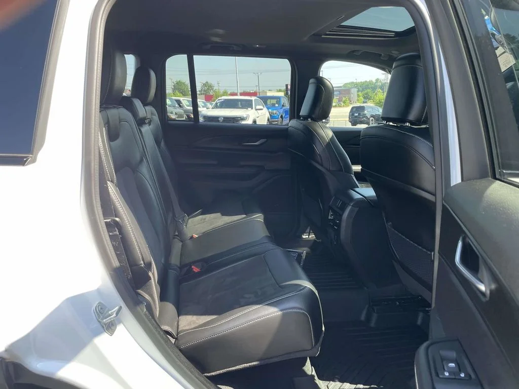 Used 2024 White Jeep Altitude X image 18