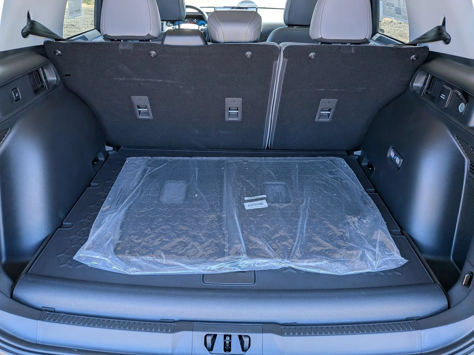 New 2026 Oxford White Ford Badlands® image 6