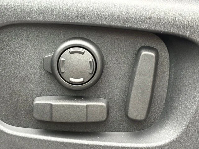 New 2026 Carpathian Grey Land Rover Dynamic SE image 12