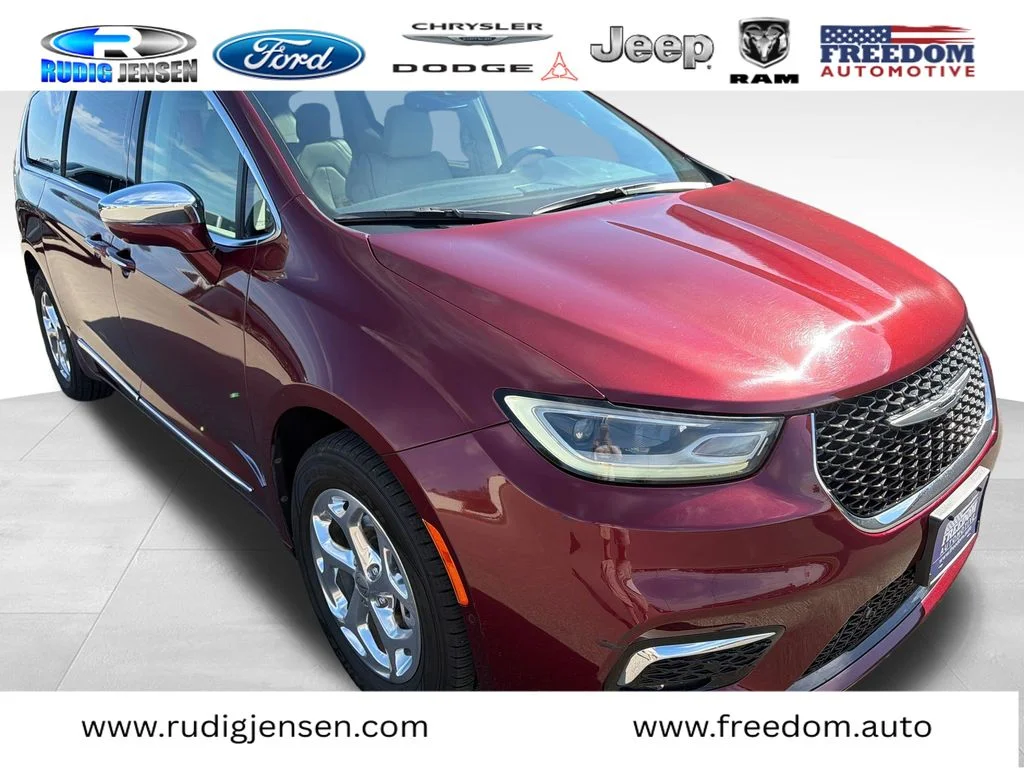 Used 2021 Red Chrysler Limited image 7