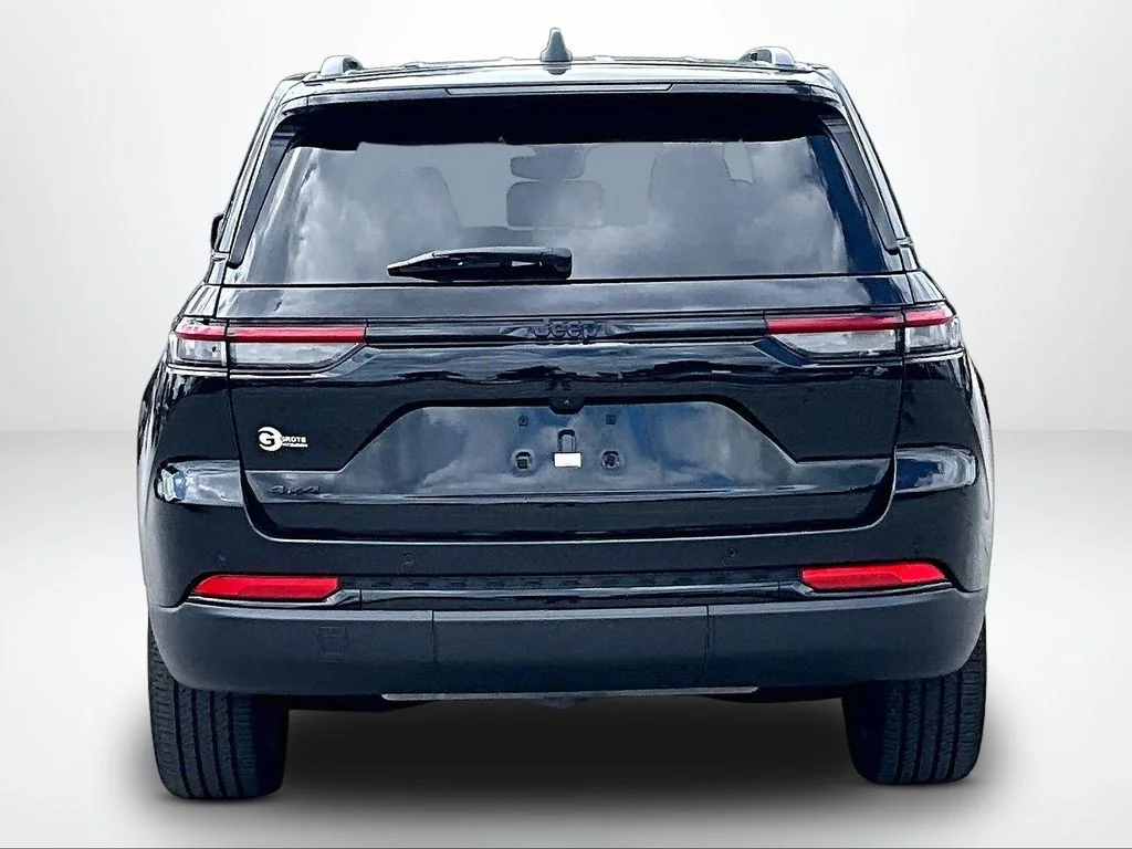 Used 2023 Black Jeep Altitude X image 5