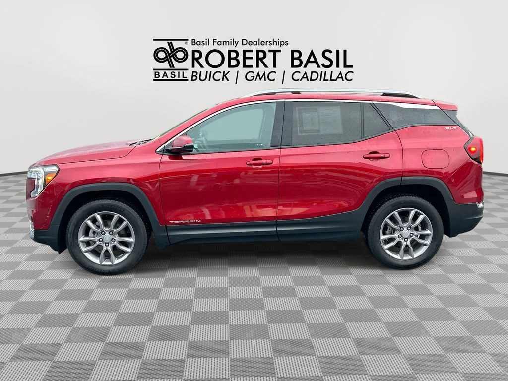 Used 2024 Volcanic Red Tintcoat GMC SLT image 5
