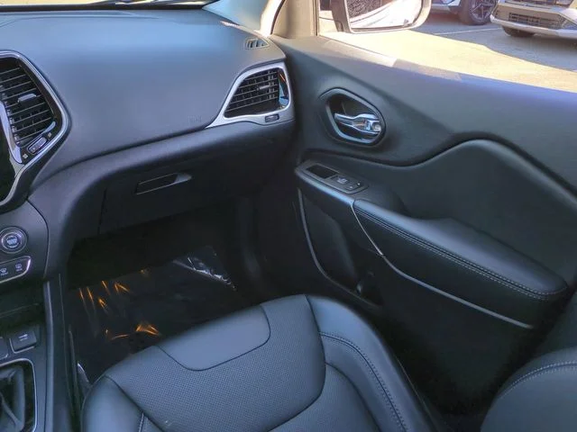 Used 2022 White Jeep Limited image 17