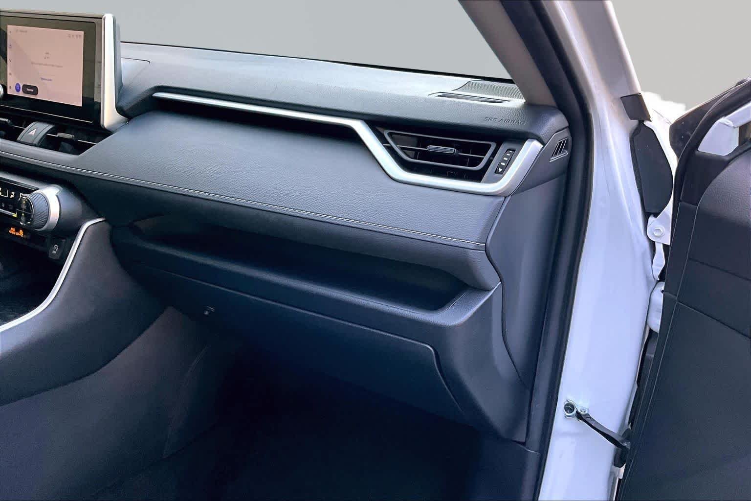 Used 2025 Ice Cap Toyota XLE image 19