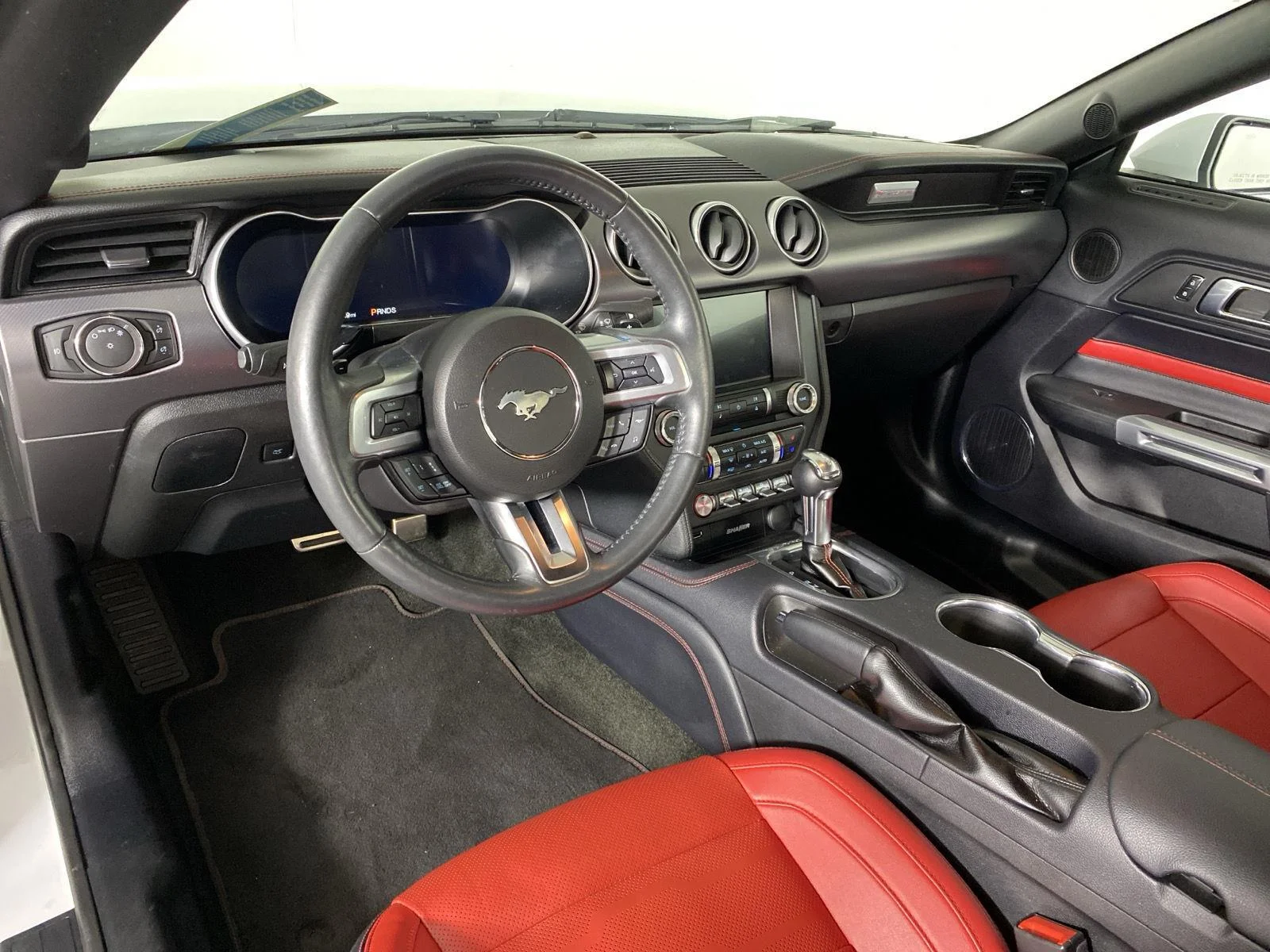 Used 2018 Oxford White Ford GT Premium image 24