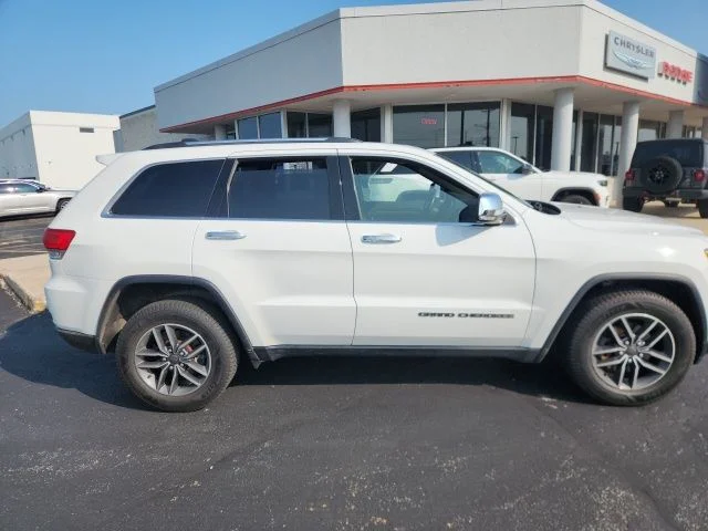 Used 2019 Bright White Clearcoat Jeep Limited image 3