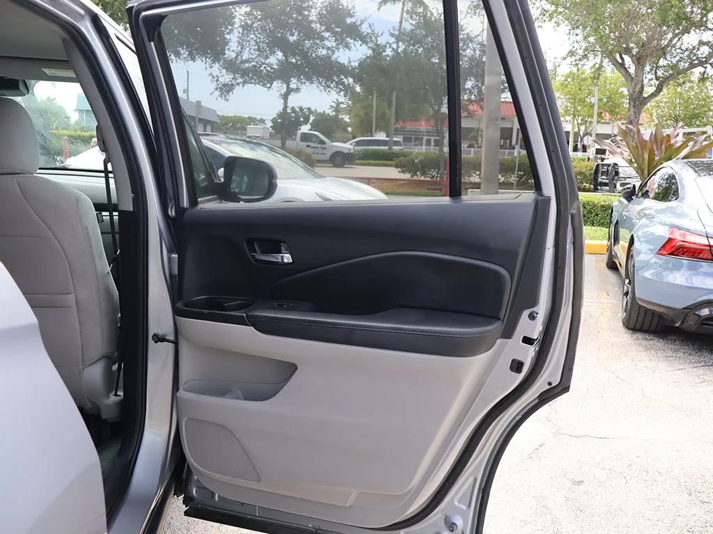 Used 2021 Silver Honda EX image 25