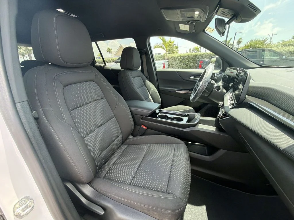 Used 2025 White Chevrolet LT image 35
