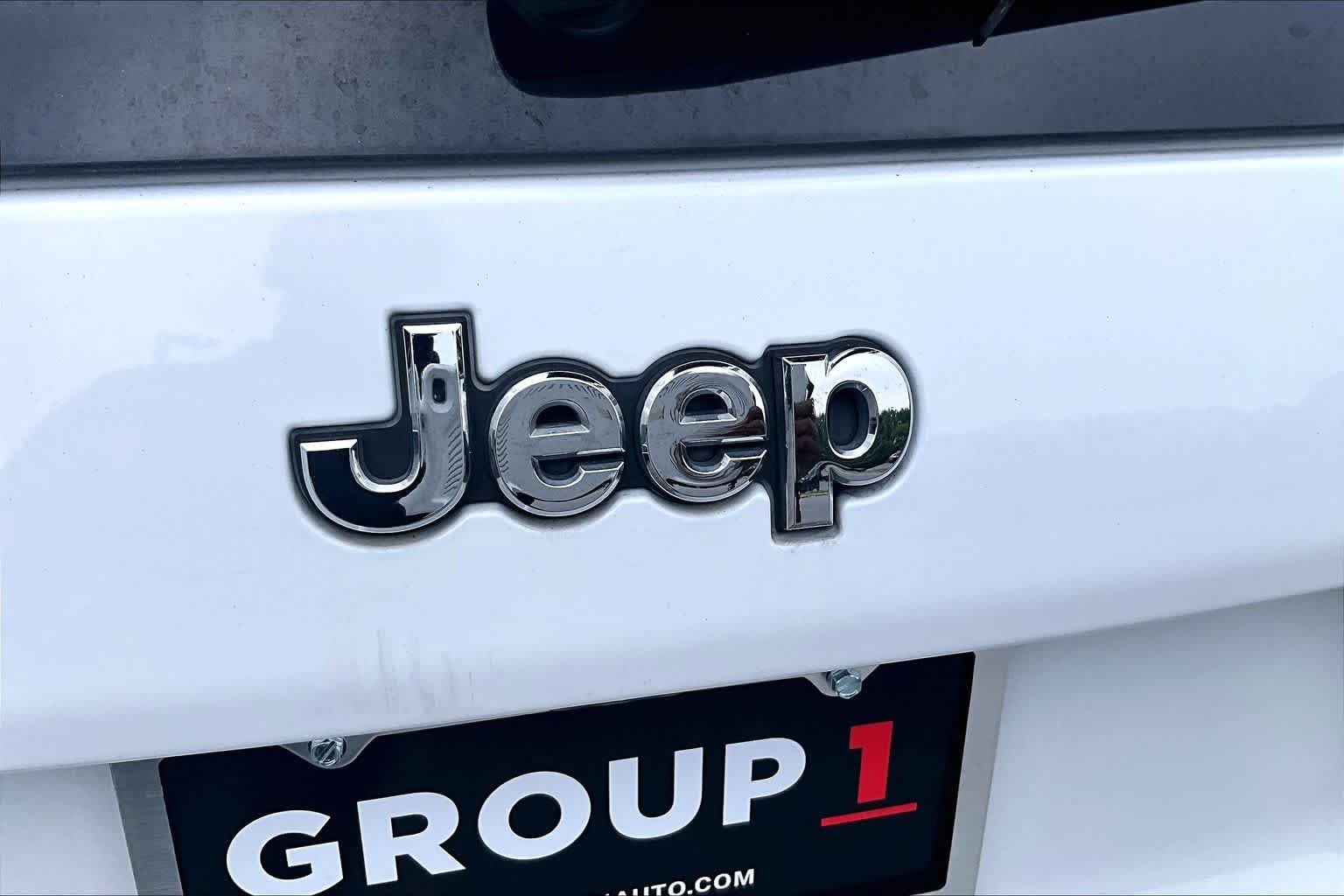 Used 2019 Bright White Clearcoat Jeep Limited image 30