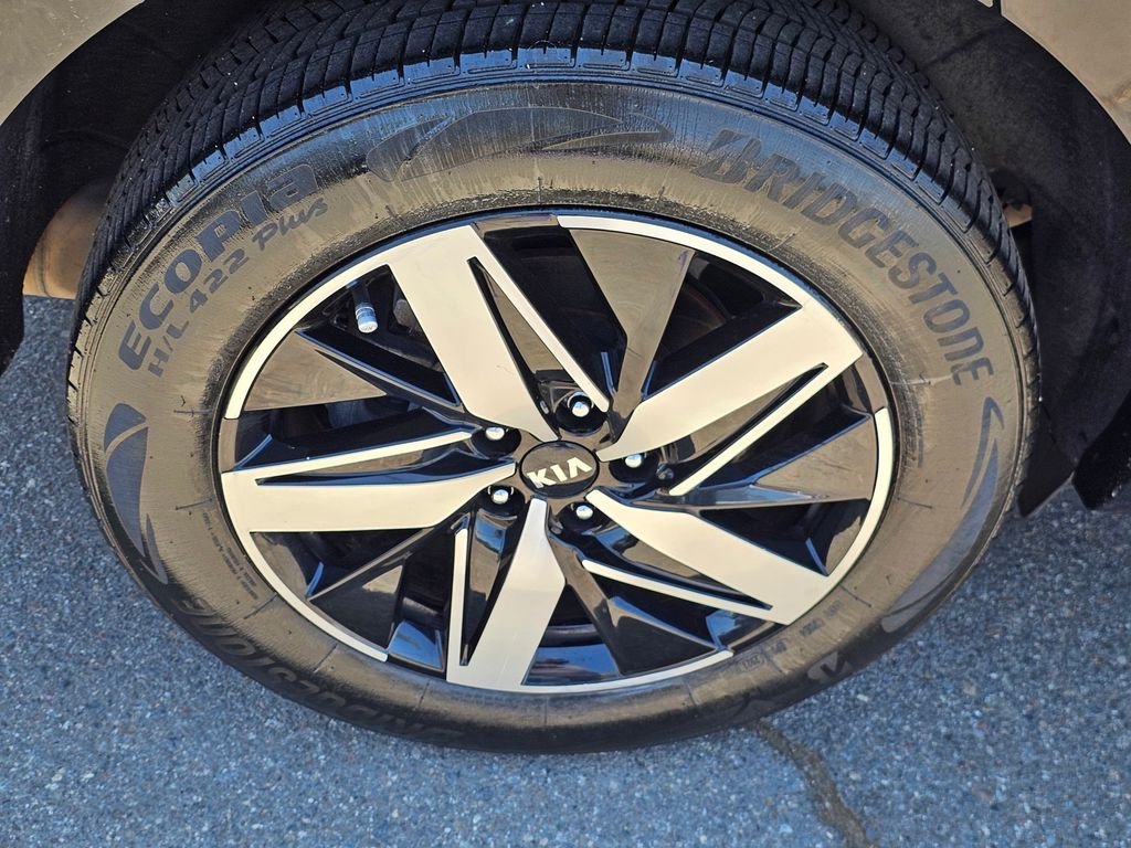 Used 2021 Black Kia S image 7