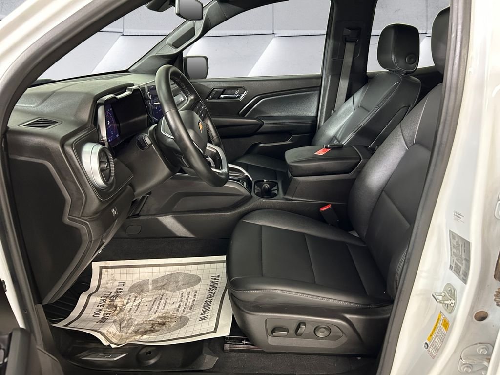 Used 2025 White Chevrolet LT image 7