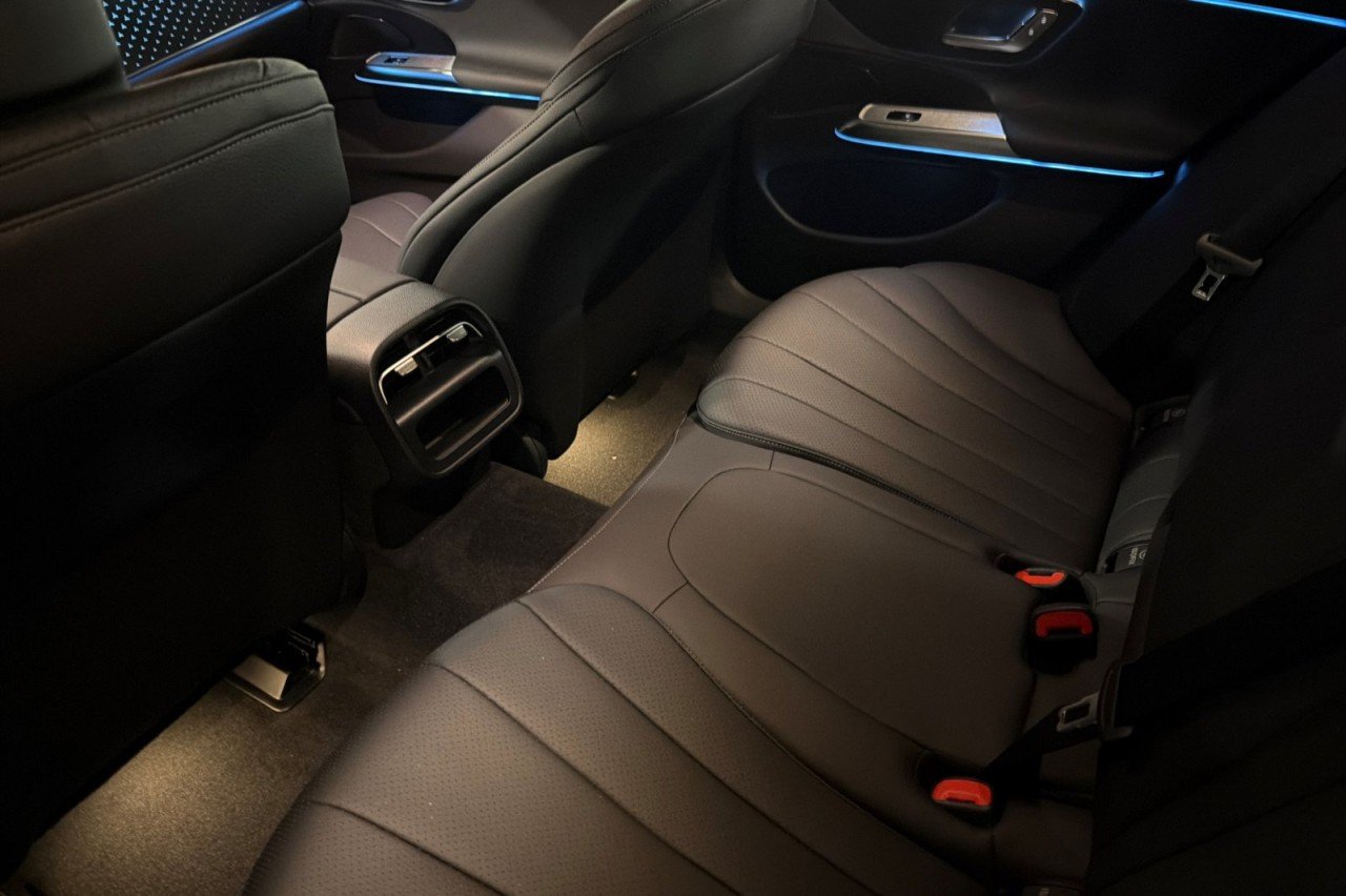 New 2027 Polar White Mercedes-Benz E 450 4MATIC® Sedan image 11
