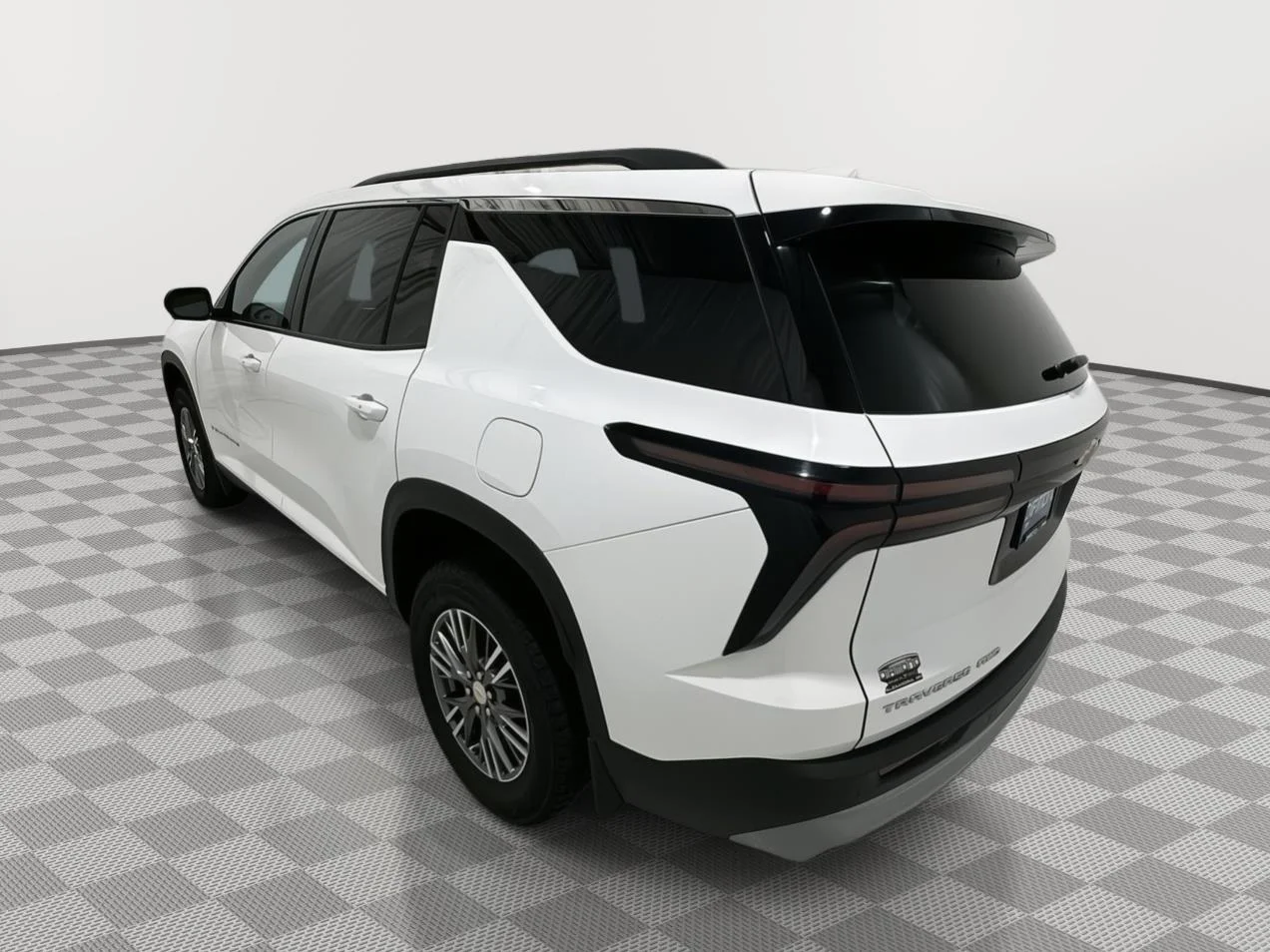 Used 2024 Summit White Chevrolet LT image 3