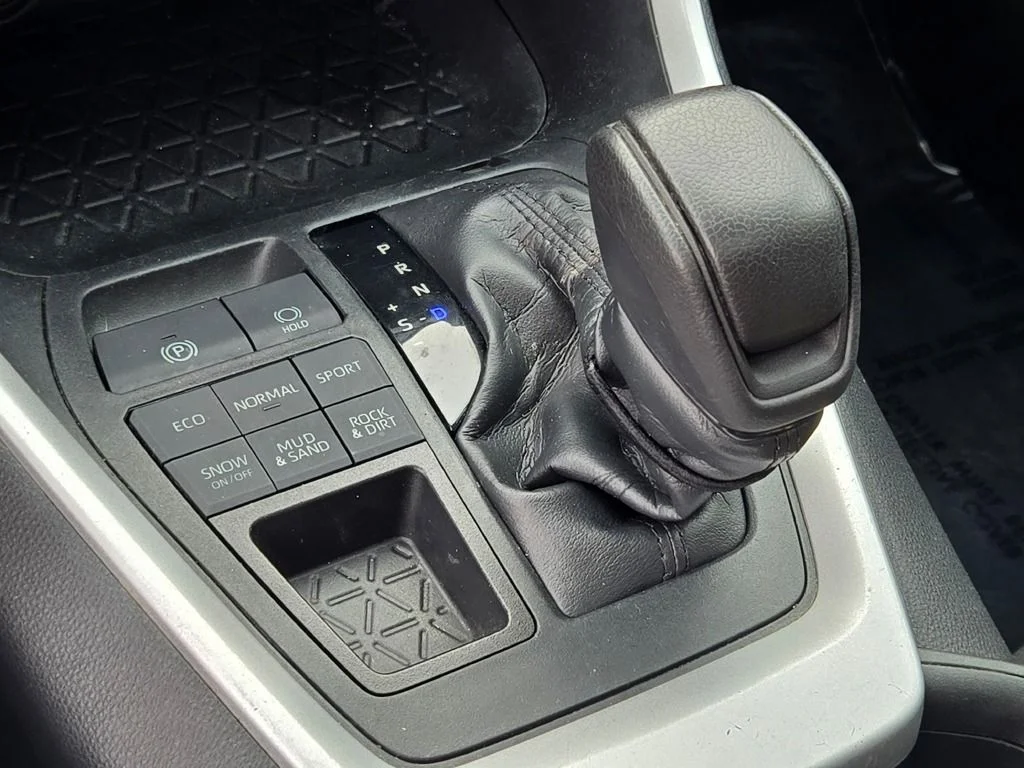 Used 2020 Black Toyota XLE image 29