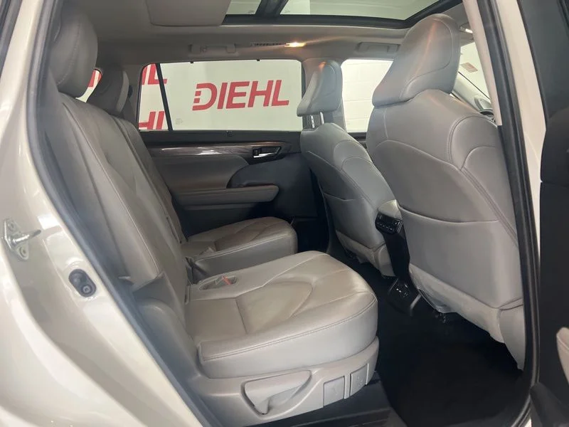 Used 2021 White Toyota Platinum image 11