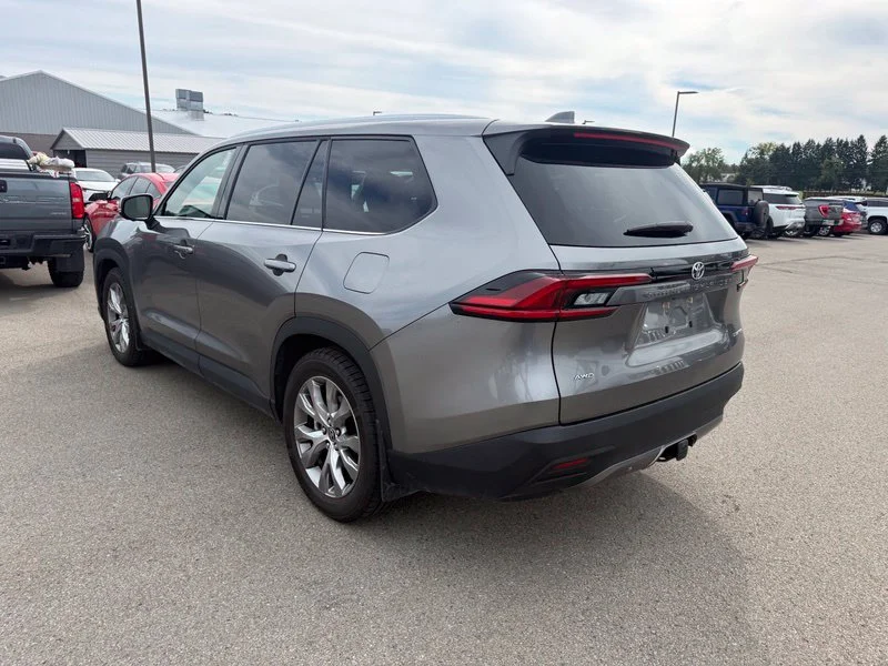 Used 2025  Toyota Limited image 19