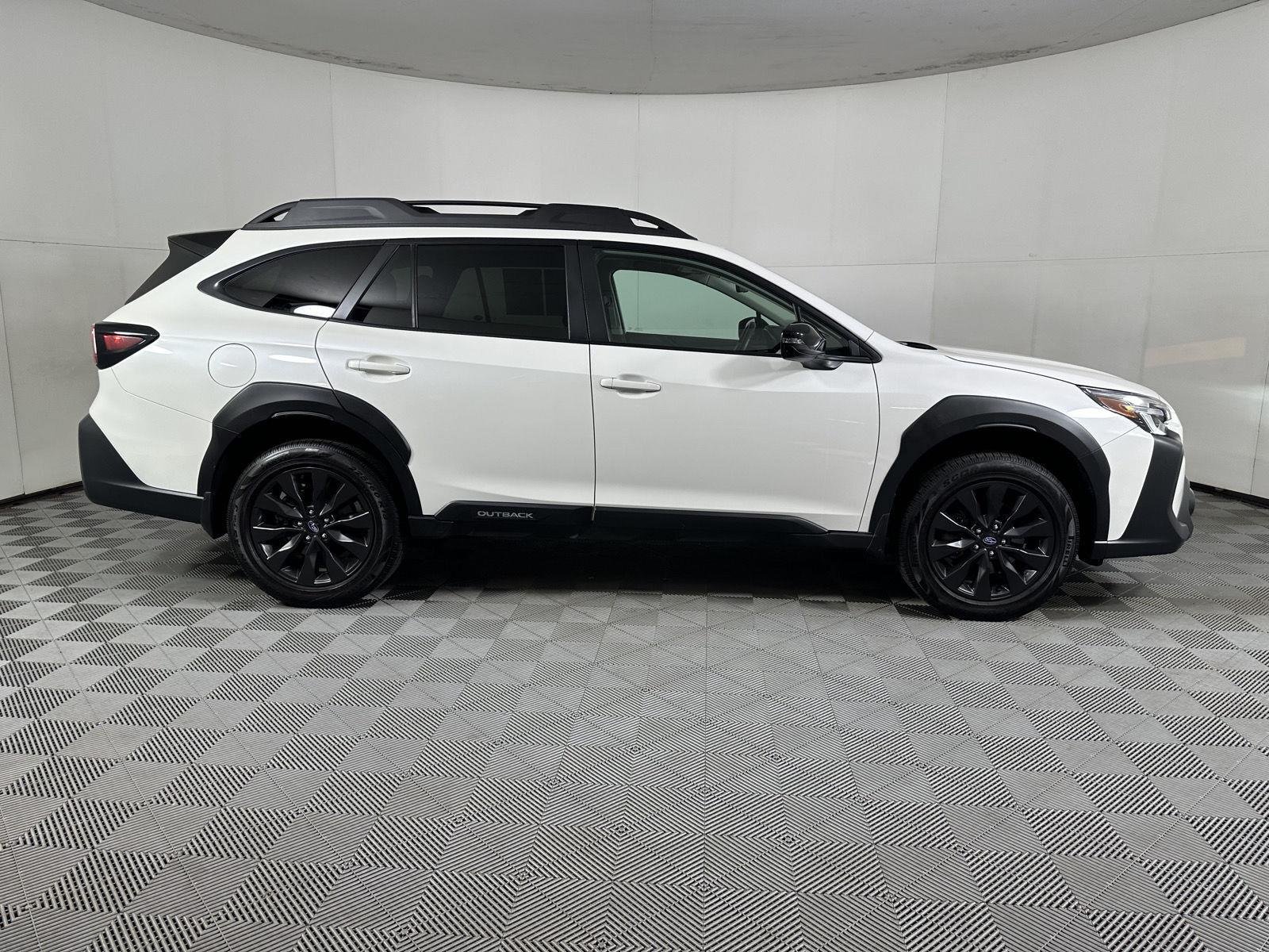Used 2025 Crystal White Pearl Subaru Onyx Edition image 8
