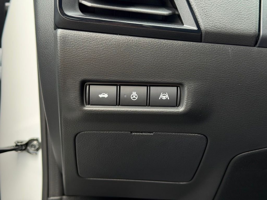 New 2026 Aspen White TriCoat / Super Black Two-tone Nissan SR image 23