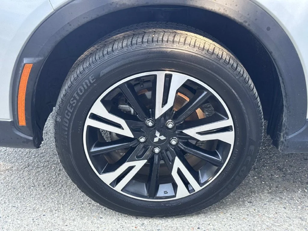 Used 2025 Alloy Silver Metallic Mitsubishi  image 7