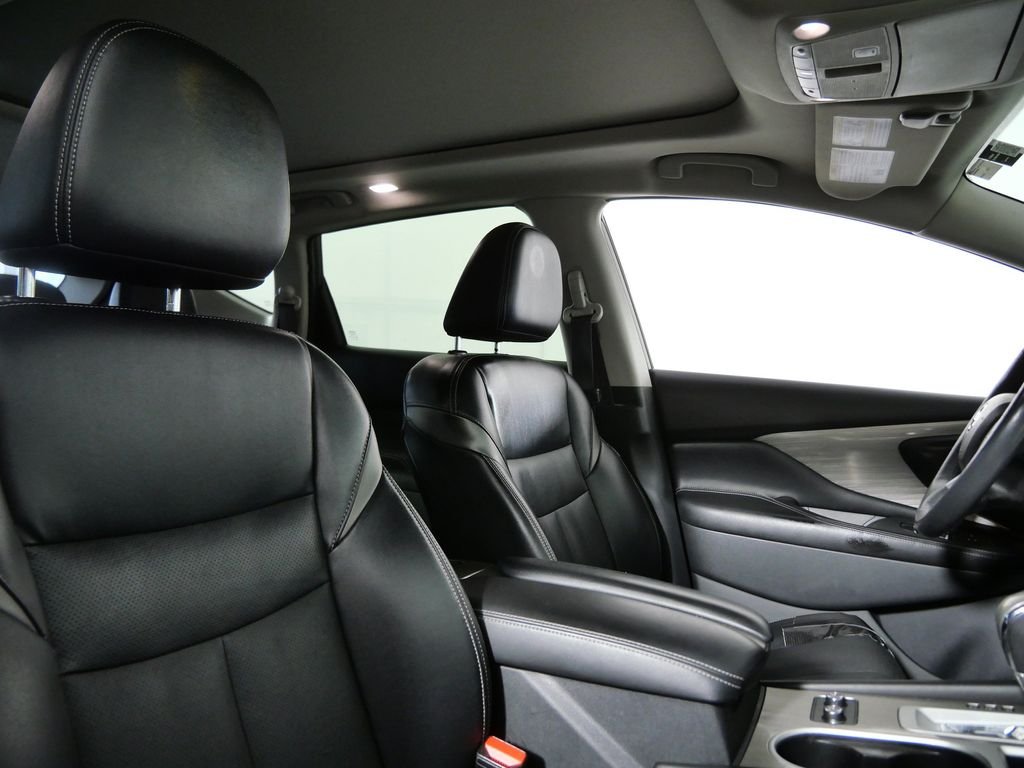 Used 2018 Gray Nissan Platinum image 9