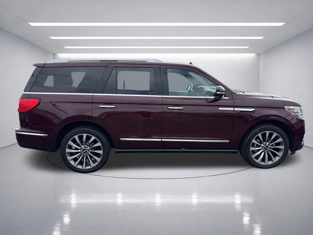 Used 2018 Burgundy Velvet Metallic Tinted Clearcoat Lincoln Select image 7