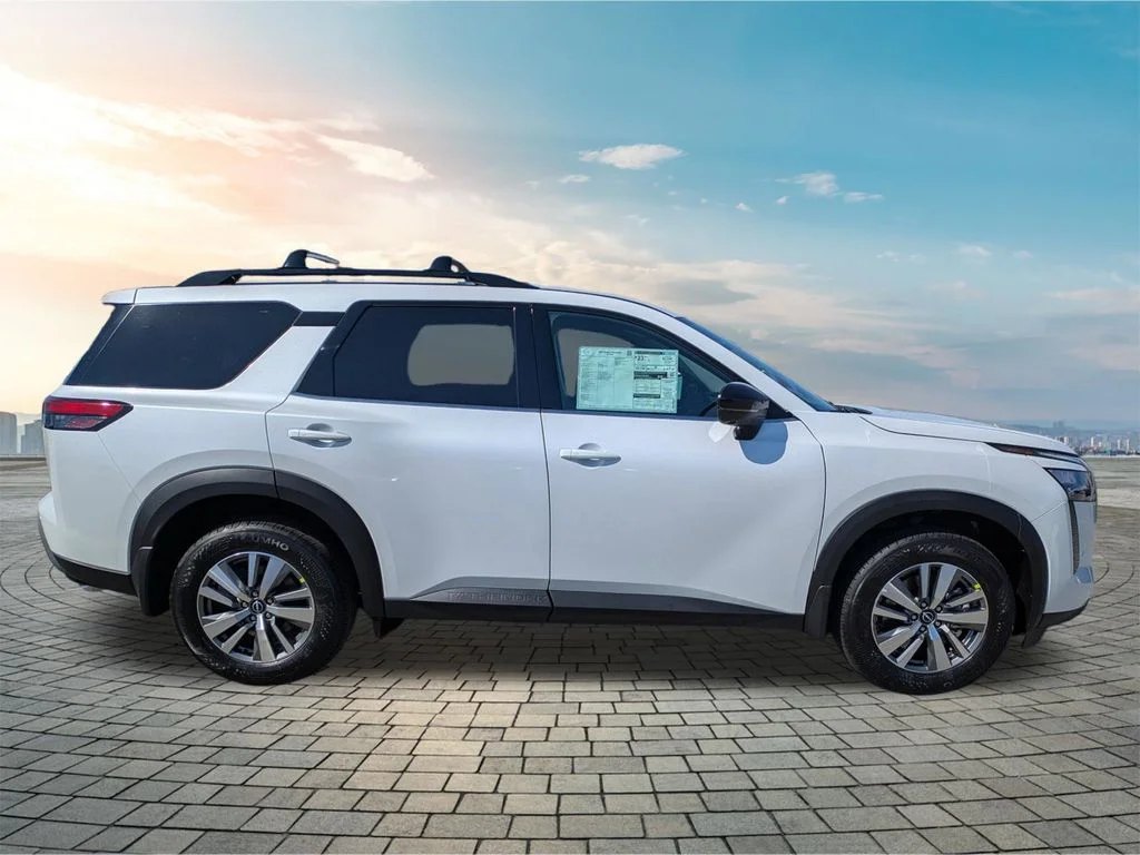 New 2026 Everest White Pearl TriCoat Nissan SL image 3