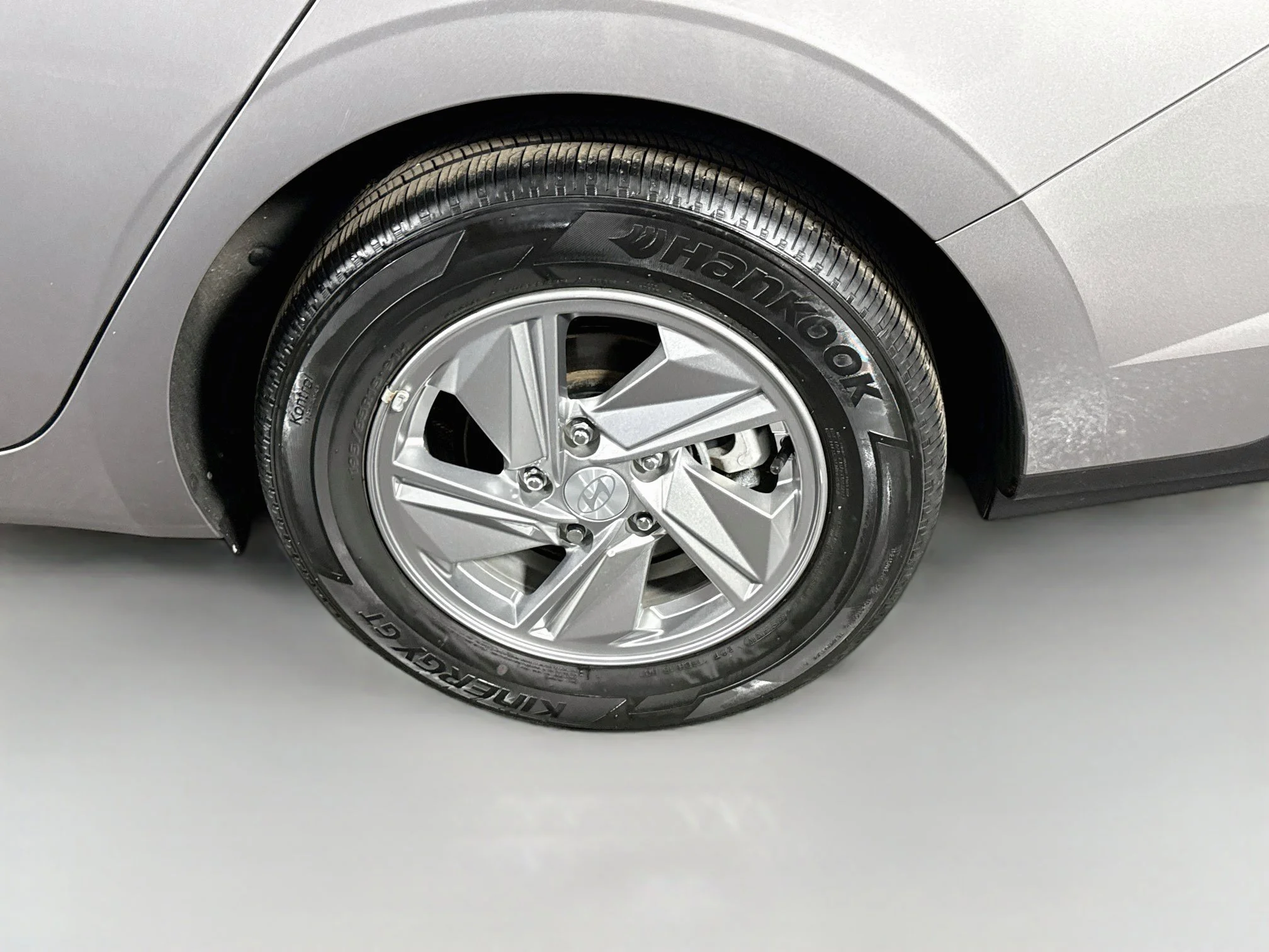 Used 2024 Fluid Metal Hyundai SE image 32