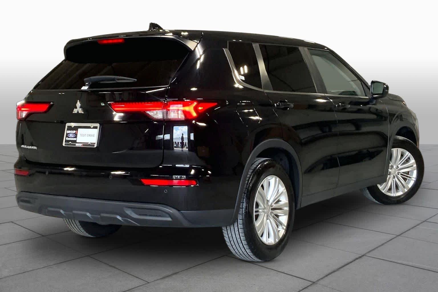 Used 2023 Labrador Black Pearl Mitsubishi ES image 25