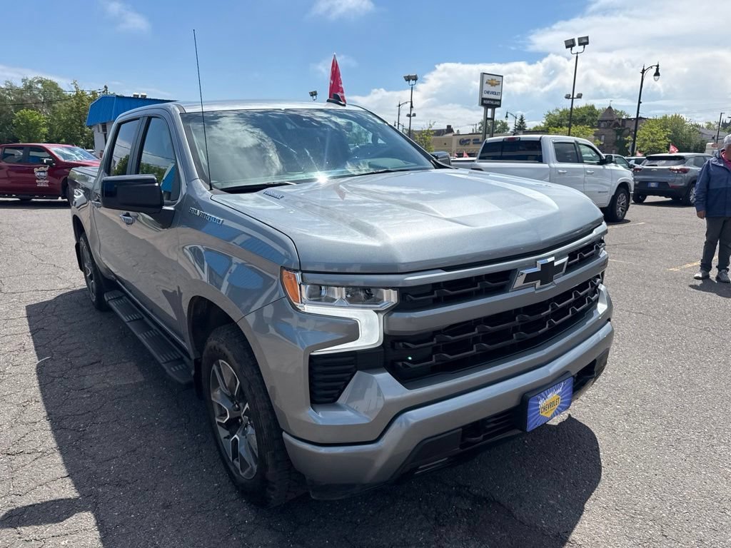 Used 2025 Sterling Gray Metallic Chevrolet RST image 4