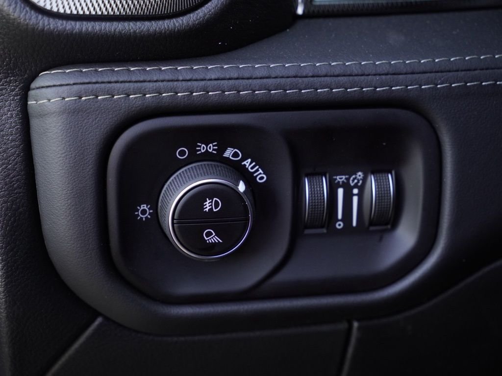 New 2026 Bright White Clear-Coat Exterior Paint RAM Rebel image 11