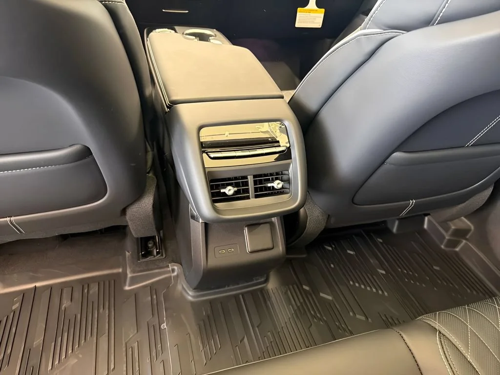2027 Cadillac LYRIQ Signature Luxury - Photo 33
