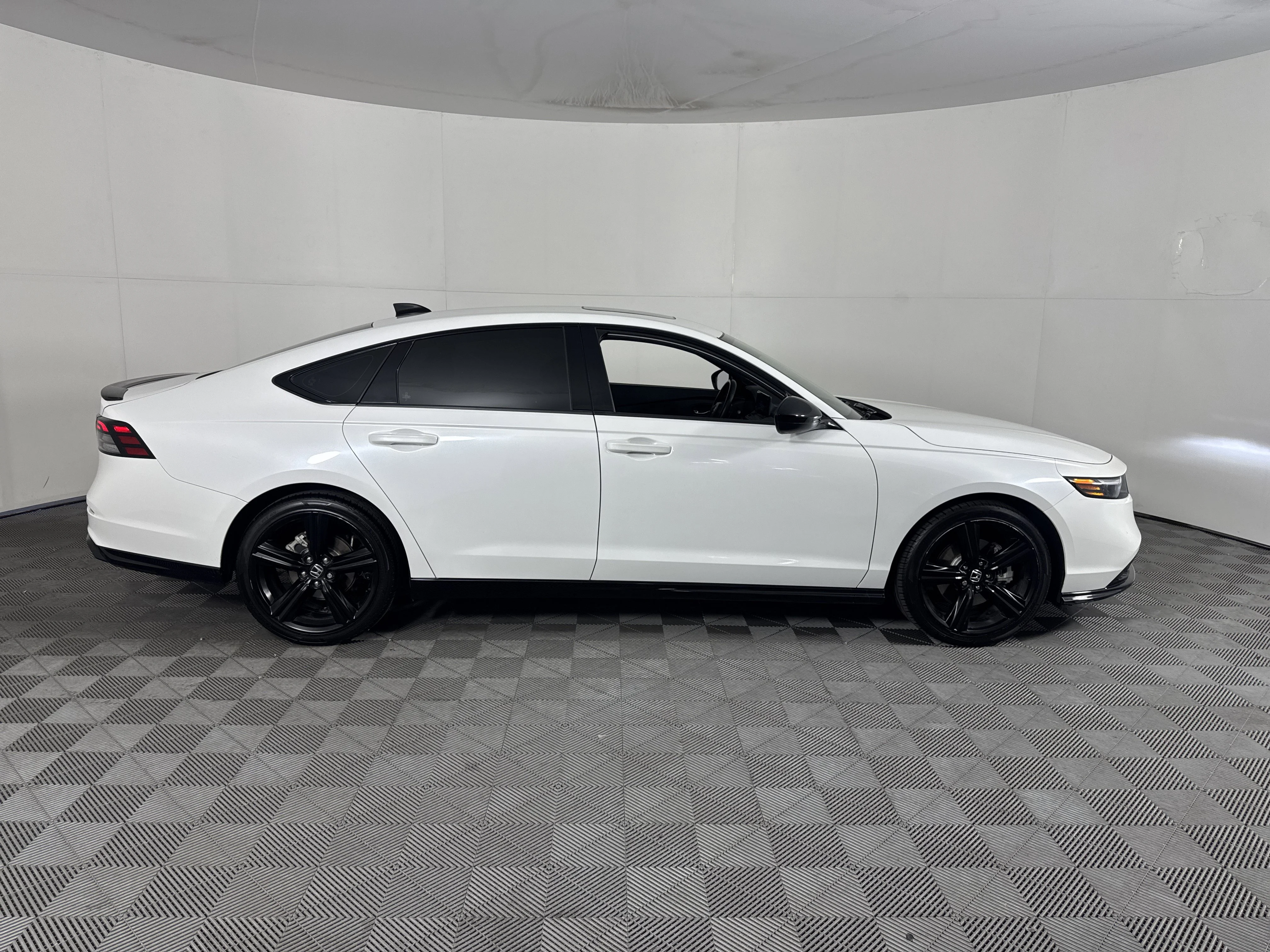 2023 Honda Accord Hybrid Sport-L - Photo 36