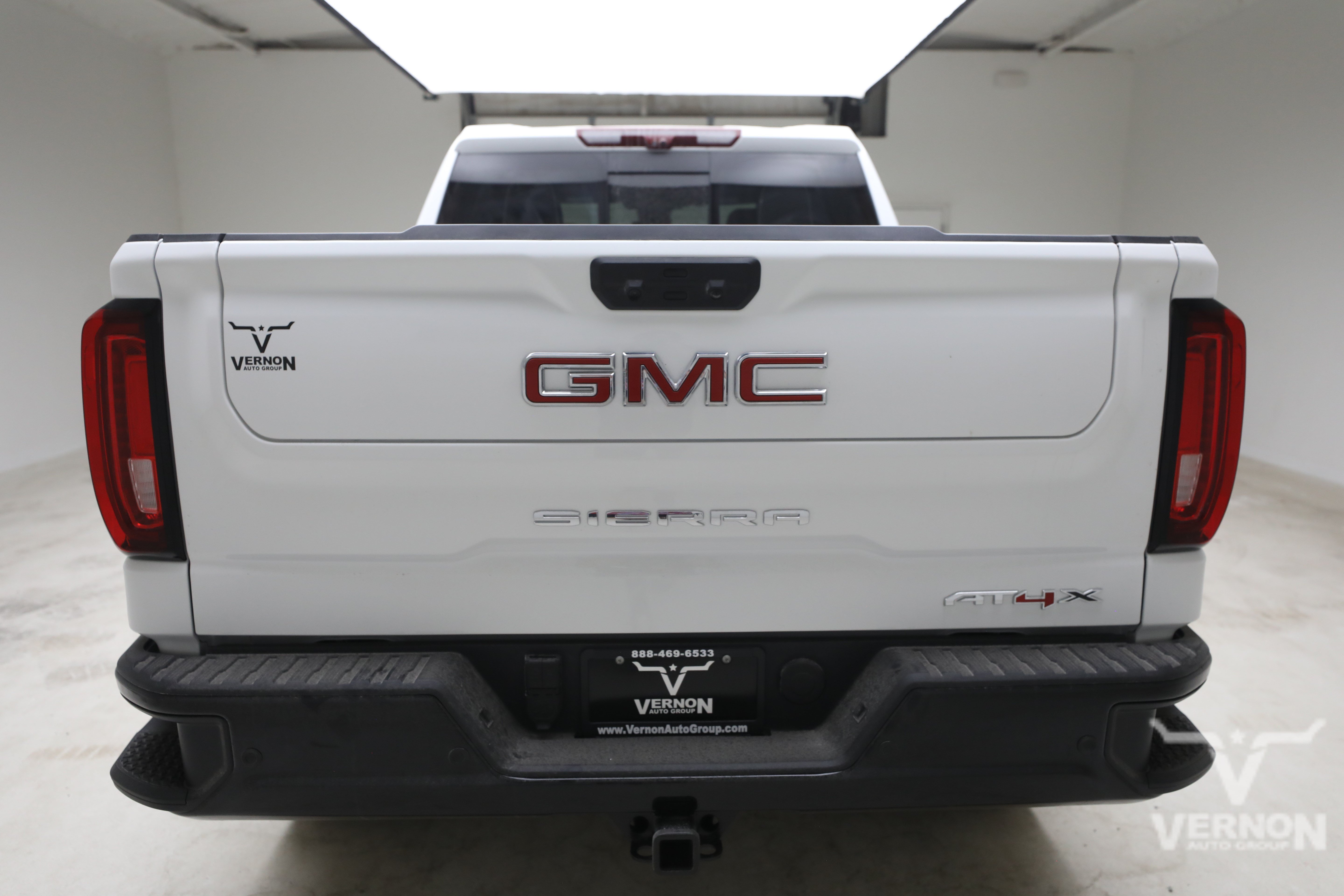 New 2026 Summit White GMC N image 4