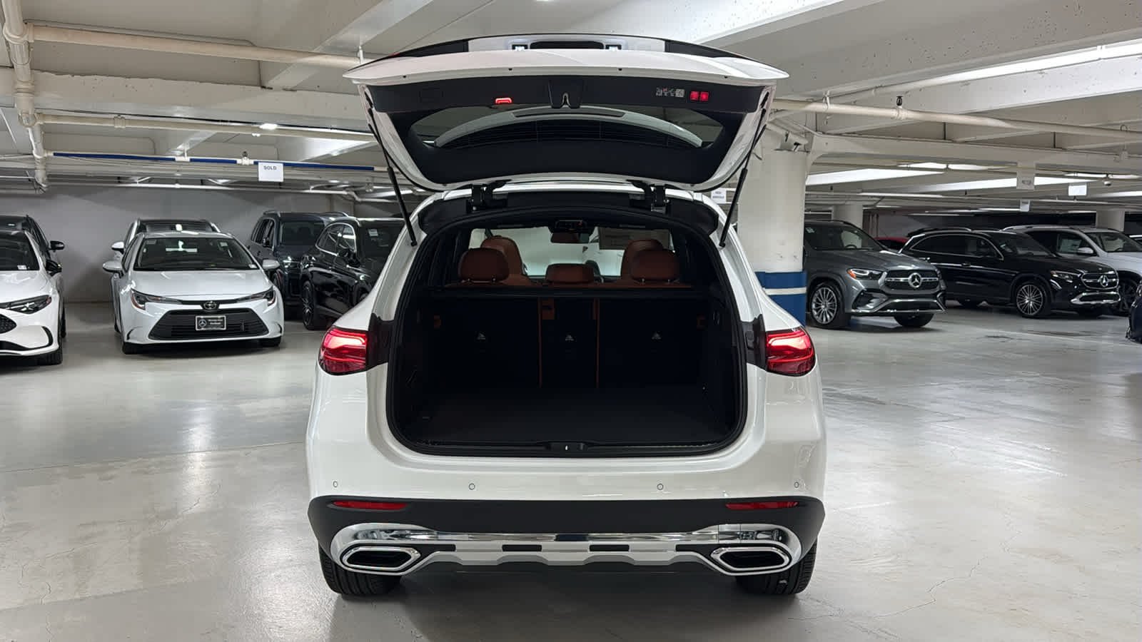 New 2026 Polar White Mercedes-Benz GLC 300 image 8